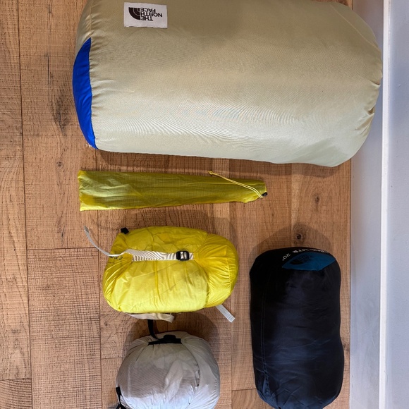 North Face Backing Gear (Super Light Tent / Multiple Sleeping Bags - Picture 1 of 6